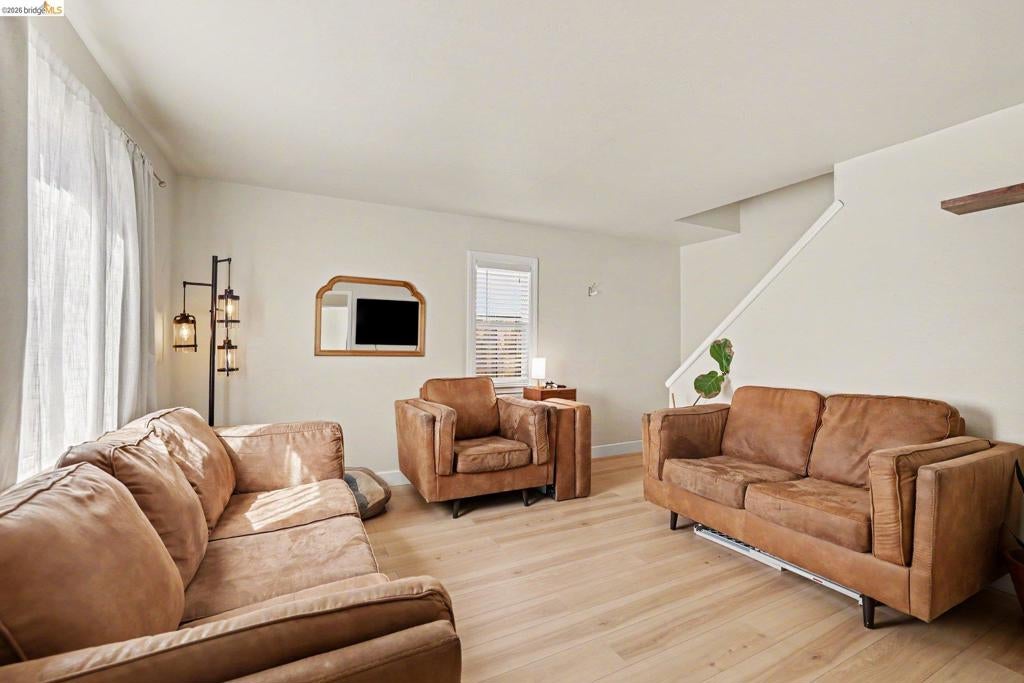 3879 Shasta Cir