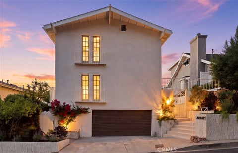 Photo of 20967 Bandera Street, Woodland Hills, CA 91364 (MLS # SR26205832)