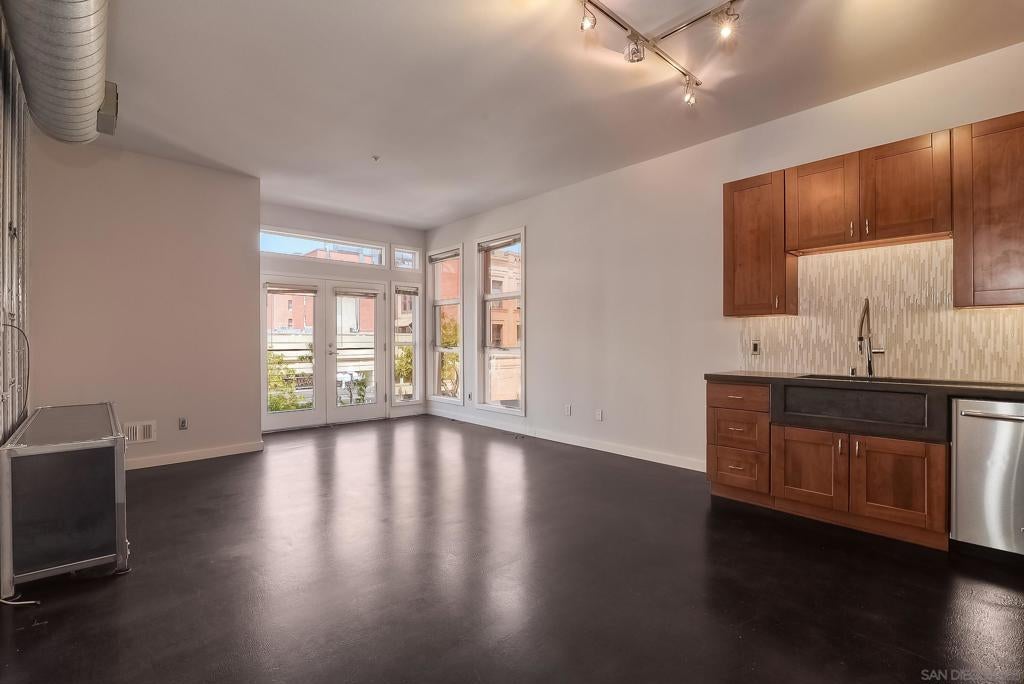 777 6th Ave 209