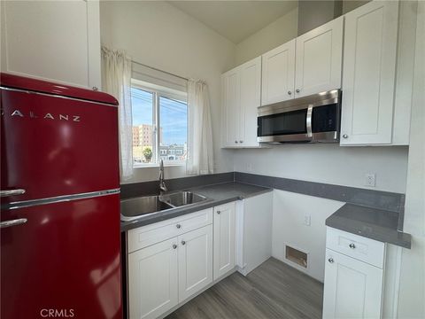 Photo of 209 N Serrano Avenue, Los Angeles, CA 90004 (MLS # SR26034130)