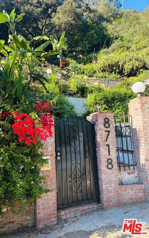 8718 Crescent Drive Los Angeles CA 90046