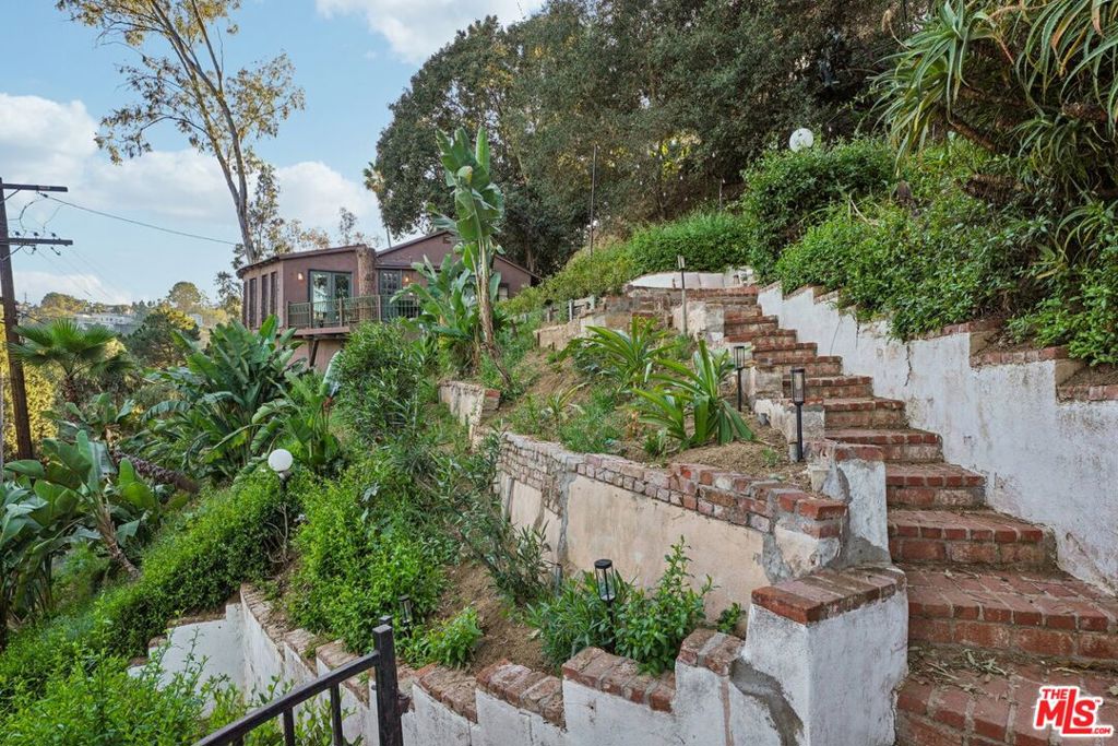 8718 Crescent Drive