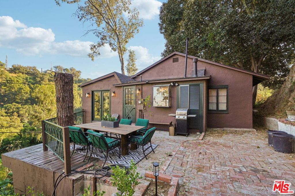 8718 Crescent Drive