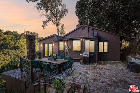 Photo of 8718 Crescent Drive, Los Angeles, CA 90046 (MLS # 26665325)