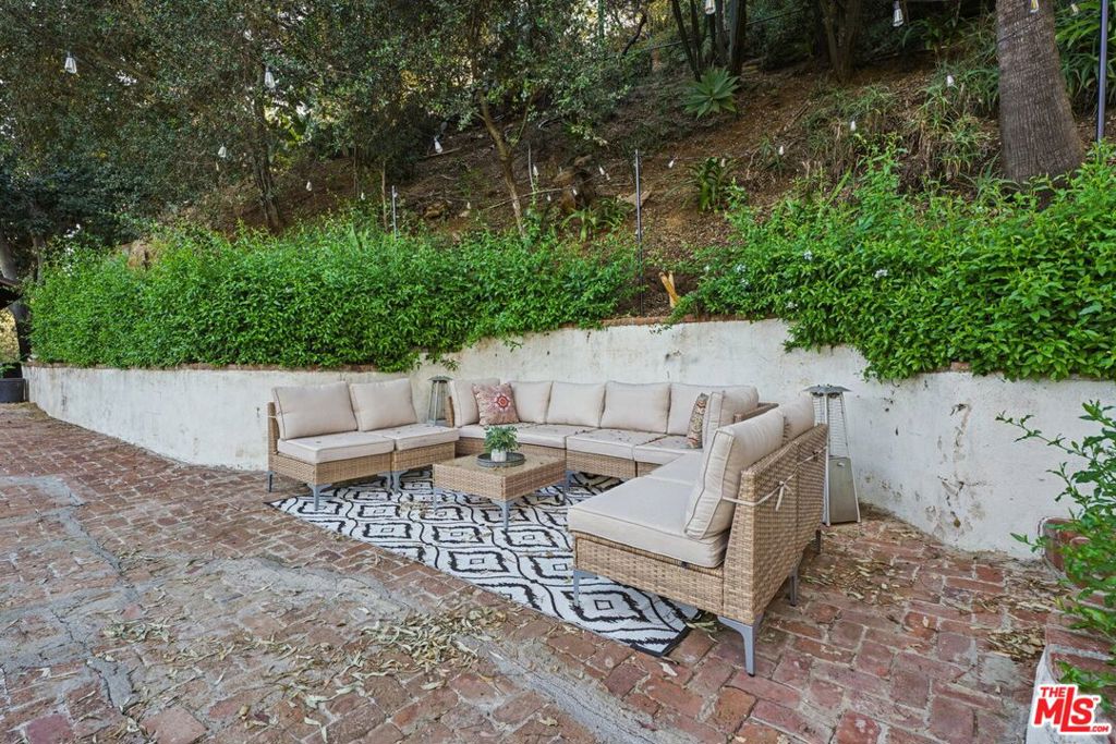 8718 Crescent Drive