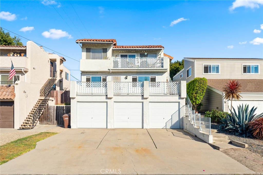 Welcome to 34602 Calle Rosita #B – a bright and airy upper-level unit in the heart of Capistrano Beach, offering the perfect blend of comfort, privacy, and location. With no one above you, this 2-bedroom, 2-bathroom home features stylish wood-like flooring throughout, a convenient in-unit laundry room with washer/dryer hookups, and a thoughtfully designed layout for seamless living.
Both bedrooms are generously sized, providing plenty of space to relax and unwind. The primary suite includes its own en-suite bathroom and direct access to one of two private balconies! Enjoy outdoor living with two balconies ideal for morning coffee or evening sunsets. A detached 1-car garage and additional driveway parking add to the convenience.
Ideally located just minutes from the beach, 5 freeway, grocery stores, local shops, and popular dining spots, this home places you in the heart of it all while embracing the laid-back Capo Beach lifestyle.