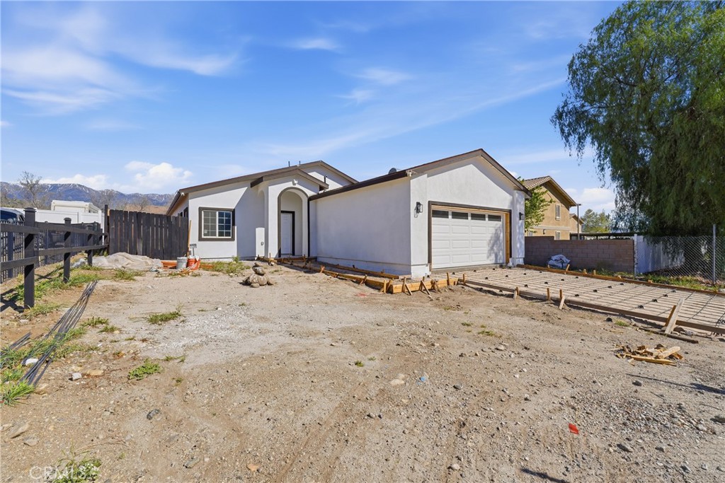 1469 E George