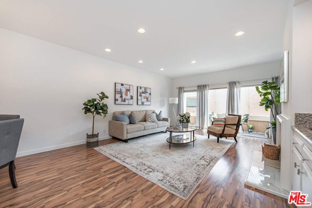 5139 Balboa Boulevard 203, Encino CA 91316