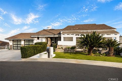Photo of 5226 Medina Road, Woodland Hills, CA 91364 (MLS # SR26091410)