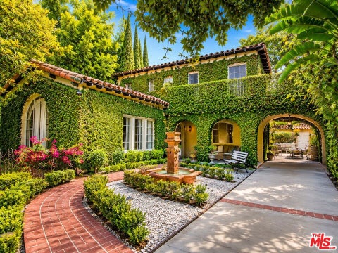 Photo of 634 N Highland Avenue, Los Angeles, CA 90036 (MLS # 26837983)