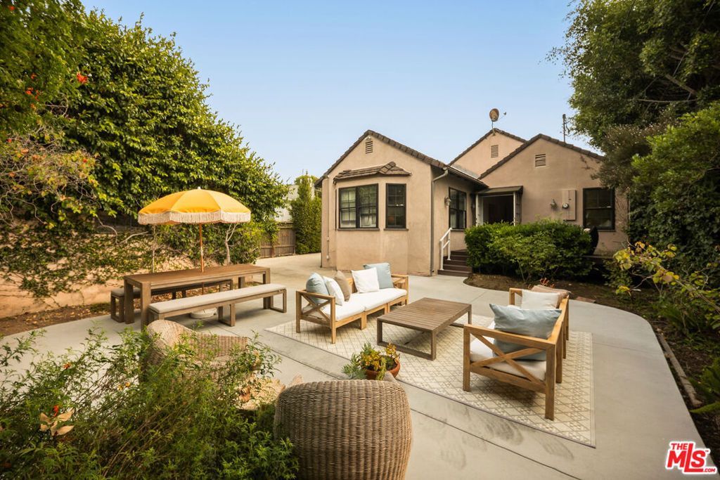 Photo of 2929 Wicklow Road, Los Angeles, CA 90064 (MLS # 25611793)