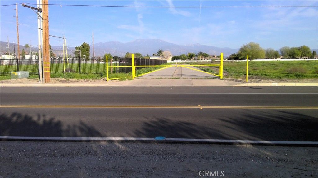 Photo of 3 N Lyon Avenue, Hemet, CA 92543 (MLS # SW26025454)