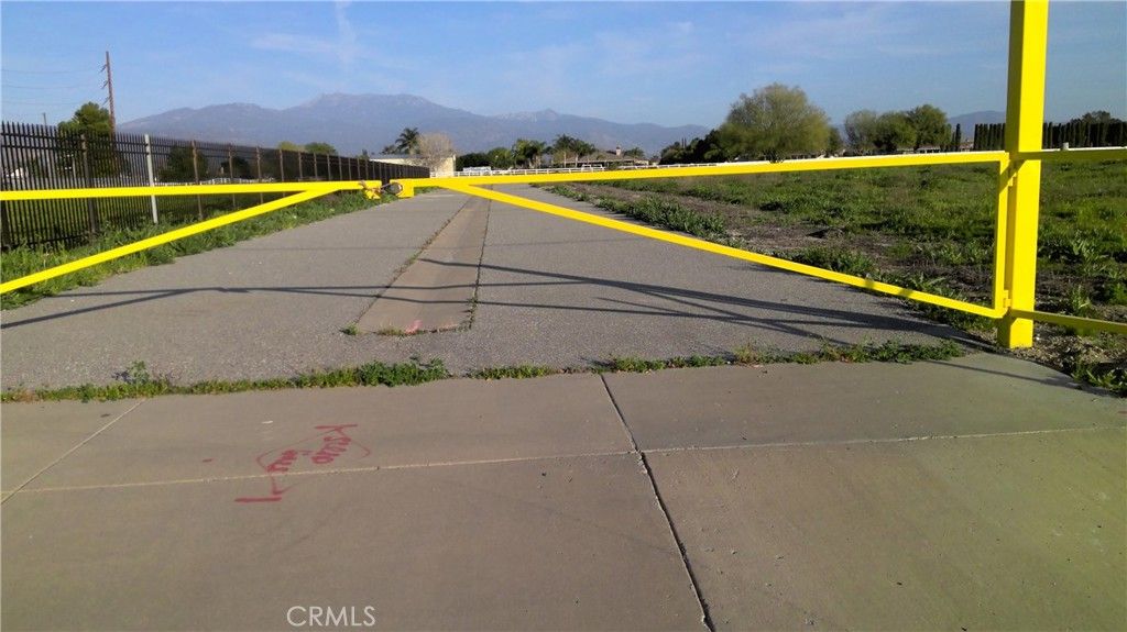 Photo of 3 N Lyon Avenue, Hemet, CA 92543 (MLS # SW26025454)