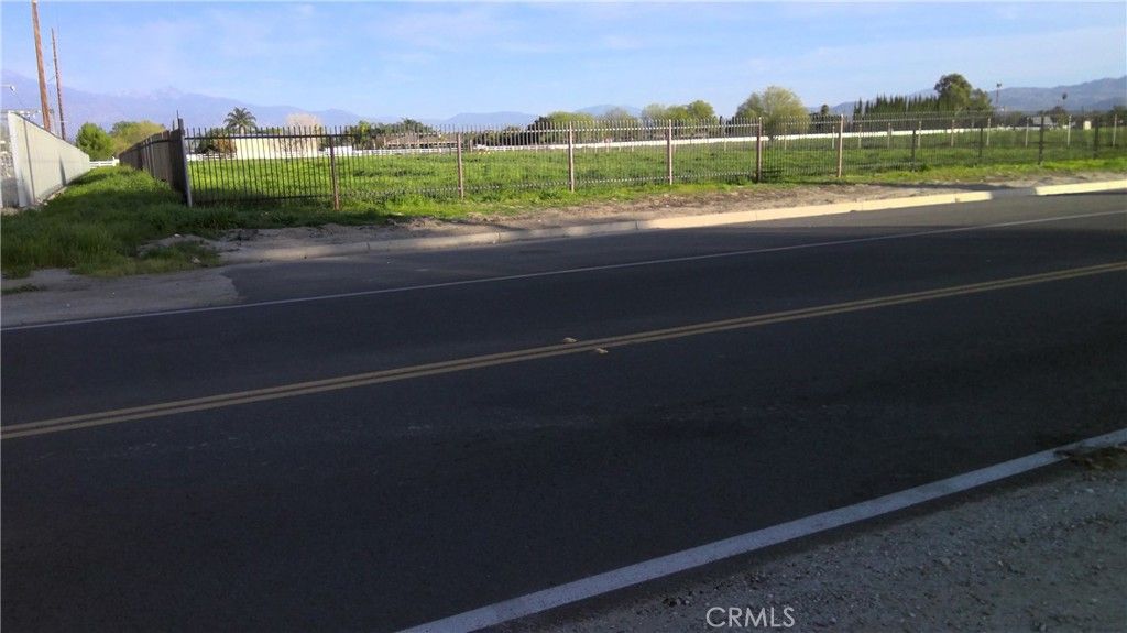 Photo of 3 N Lyon Avenue, Hemet, CA 92543 (MLS # SW26025454)