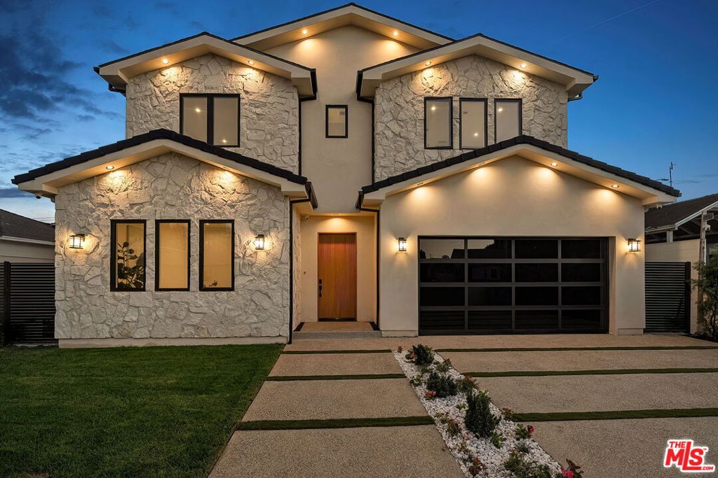 Photo of 12122 Ivy Place, Los Angeles, CA 90064 (MLS # 26102607)