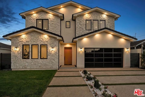 Photo of 12122 Ivy Place, Los Angeles, CA 90064 (MLS # 26102607)