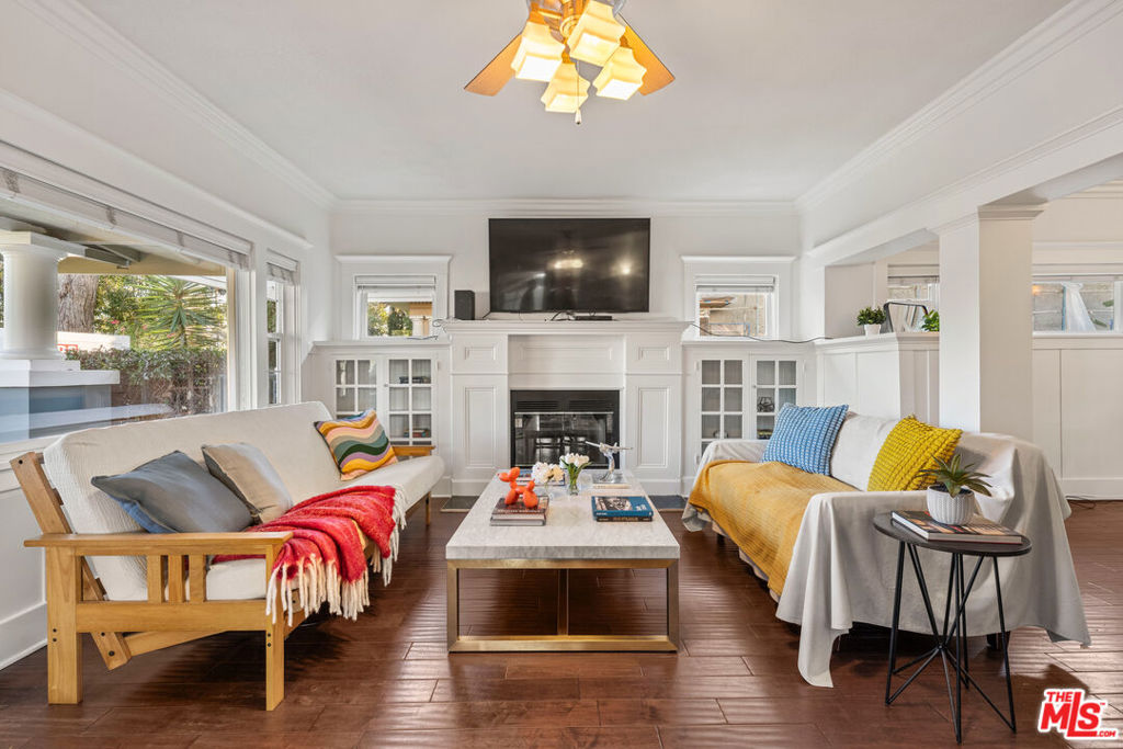 1513 S Victoria Avenue