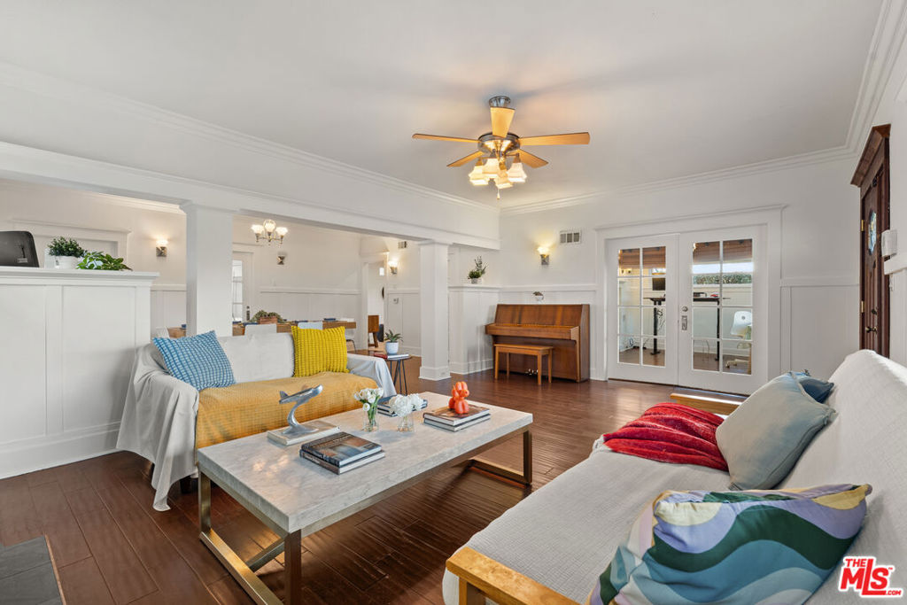 1513 S Victoria Avenue