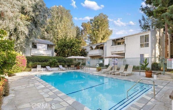 COME AND GET IT! Top level condo freshly painted. HUGE living room with vaulted ceilings! Updated kitchen with wood cabinetry, granite counter tops, and stainless steel appliances. Newer laminated floors throughout. Slider that leads to a balcony. Large primary bedroom with wall to wall mirrored closet doors. Private community offers gated entry, swimming pool and three spa areas, lush landscaping, community laundry, elevator access to unit level, and assigned tandem parking spaces.