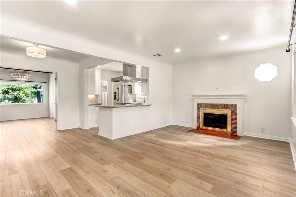 351 W Elm Street