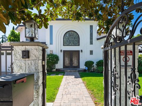 Photo of 5417 Allott Avenue, Sherman Oaks, CA 91401 (MLS # 25619467)