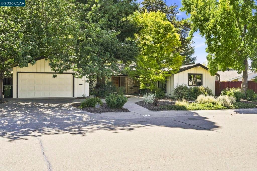 2737 San Antonio Dr