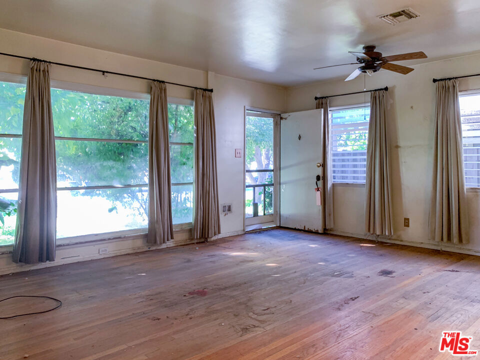 320 S Glenwood Place