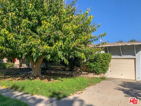 Photo of 320 S Glenwood Place, Burbank, CA 91506 (MLS # 25626499)