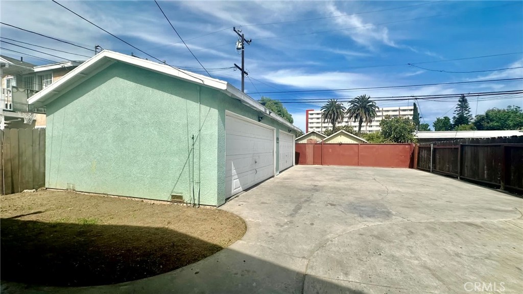 1404 Lewis Avenue