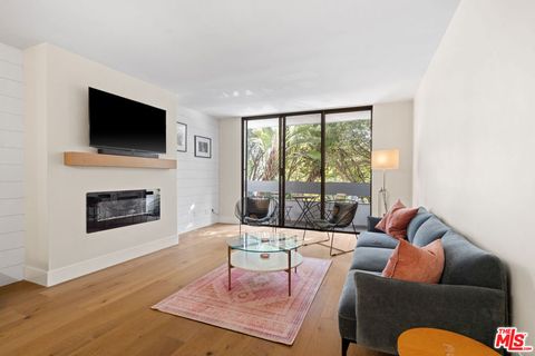 Photo of 1252 11th Street #204, Santa Monica, CA 90401 (MLS # 25625953)