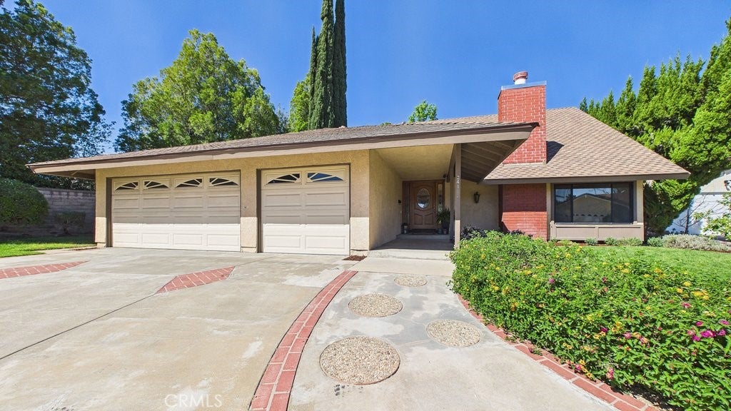 24187 Avenida Crescenta