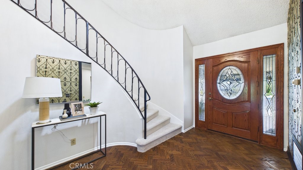 24187 Avenida Crescenta