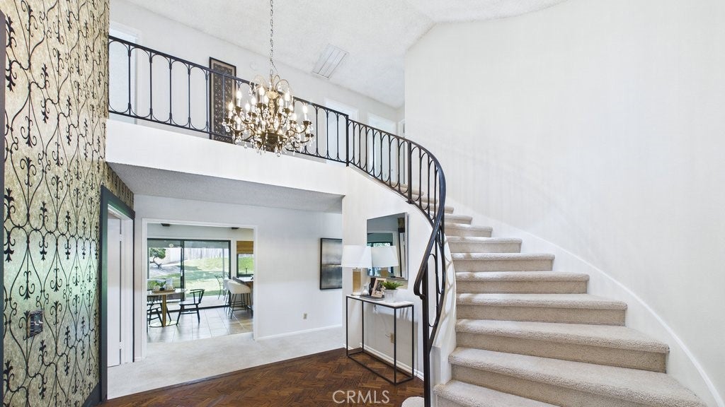 24187 Avenida Crescenta