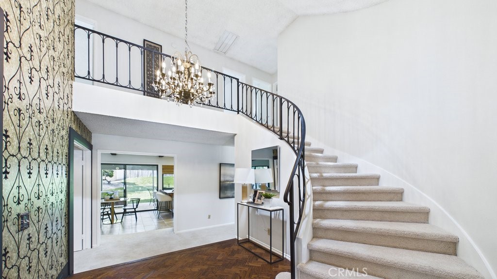 24187 Avenida Crescenta