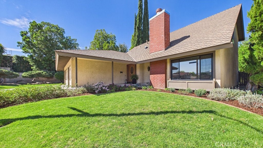 24187 Avenida Crescenta