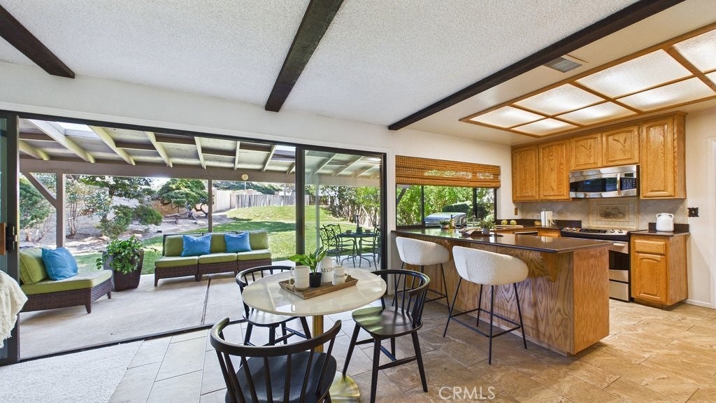 24187 Avenida Crescenta