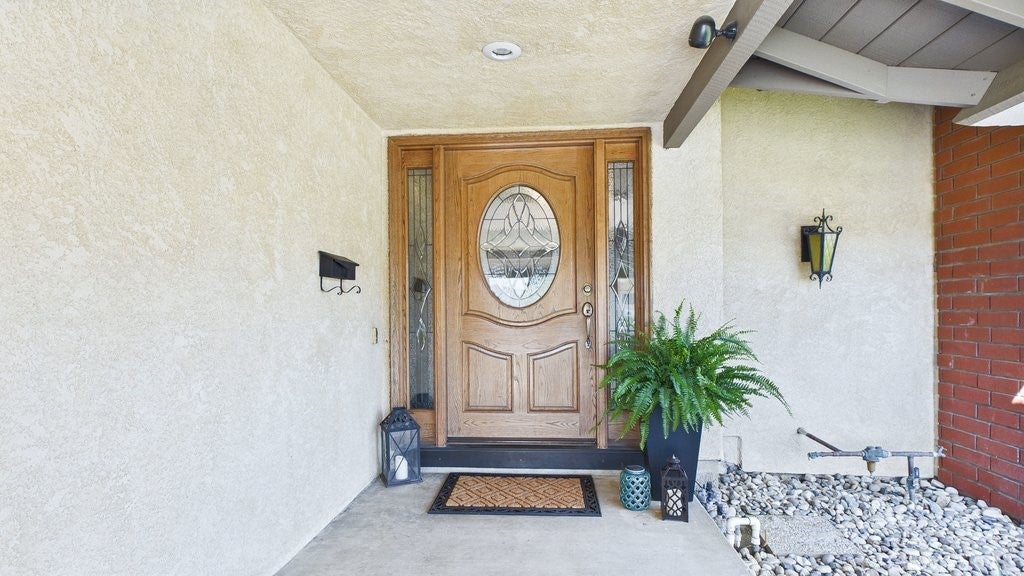 24187 Avenida Crescenta