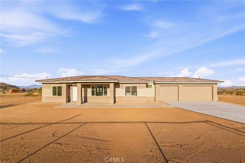 Photo of 15192 Barbara, Apple Valley, CA 92307 (MLS # HD26080928)