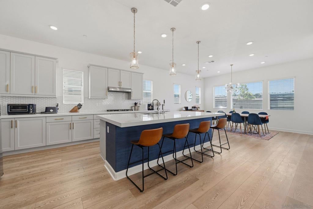 305 Creekview Ct Ct