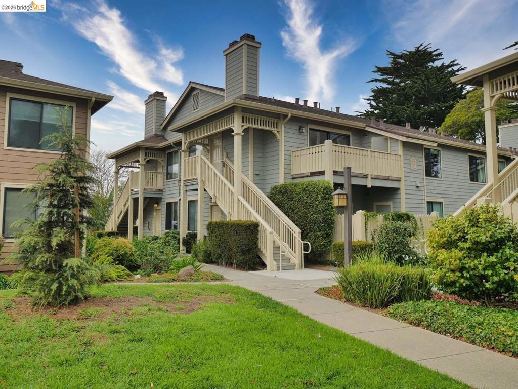 202 Shoreline CT
