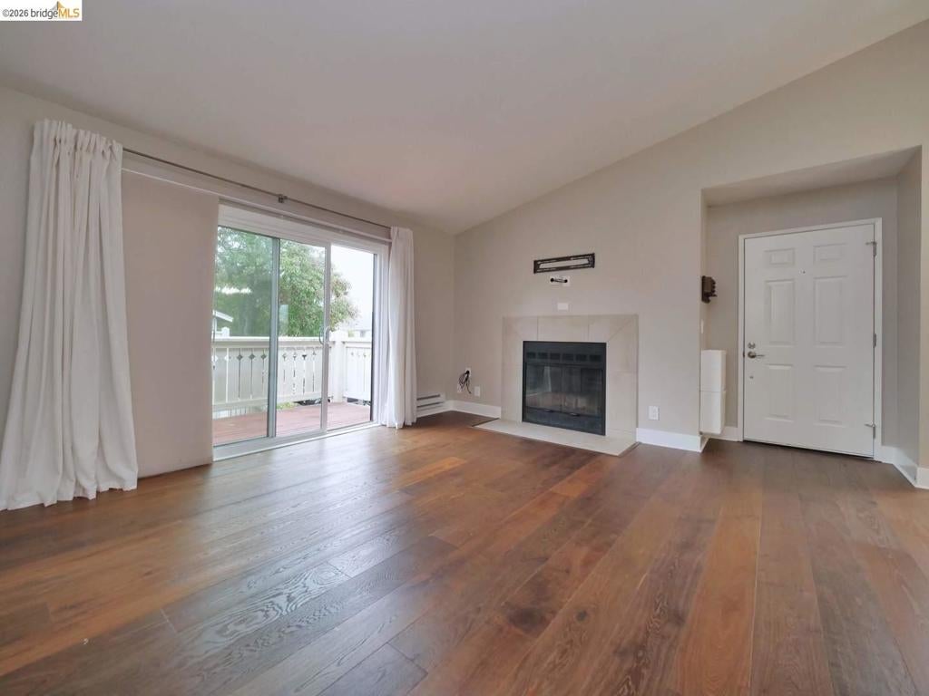 202 Shoreline CT