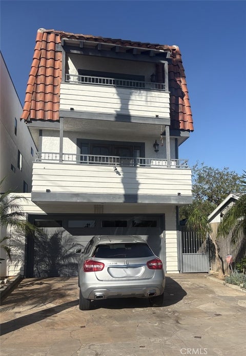 Photo of 1111 Alabama ST, Huntington Beach, CA 92648 (MLS # OC26231170)