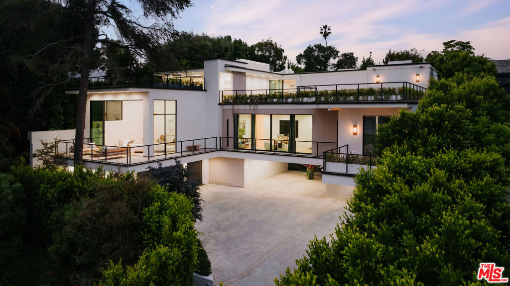 260 S Canyon View Drive
