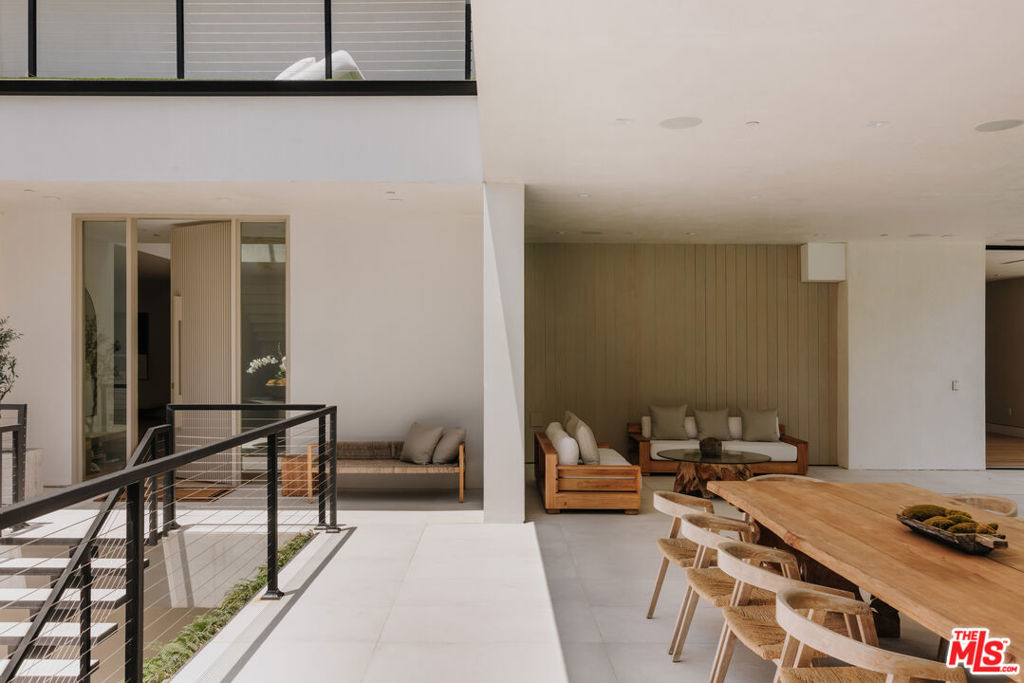 260 S Canyon View Drive