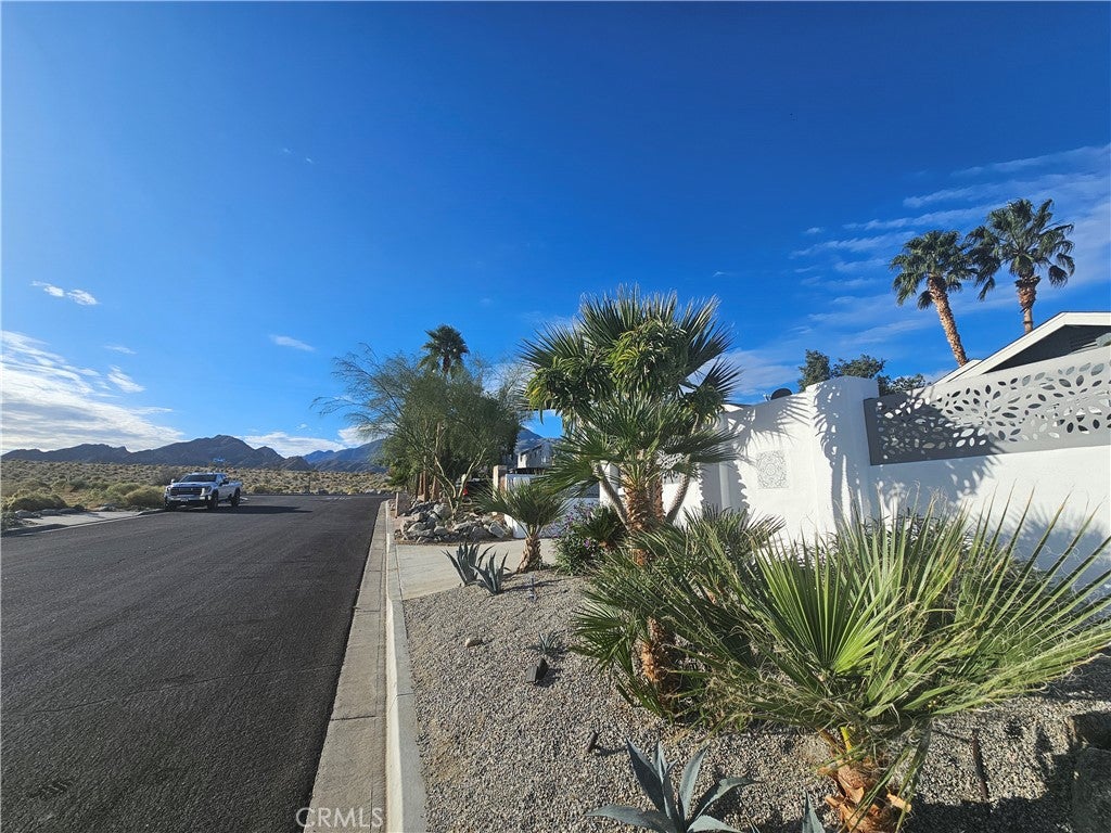 54925 Avenida Alvarado