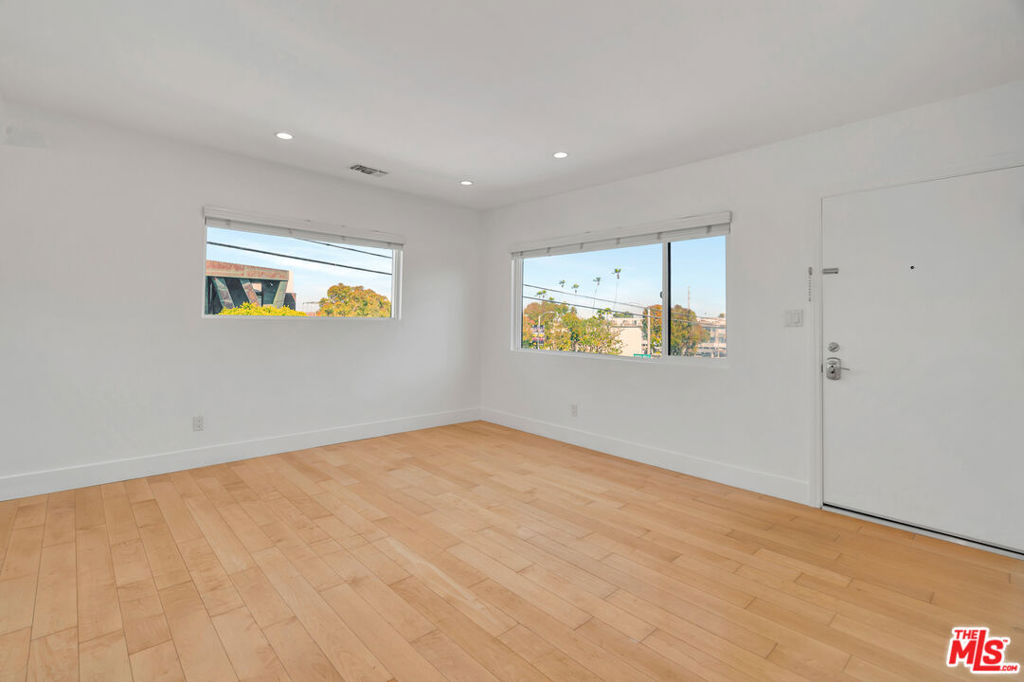 119 Paloma Avenue M