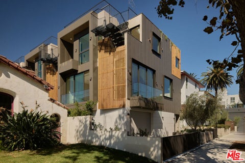 Photo of 849 N Detroit Street #D, Los Angeles, CA 90046 (MLS # 26999779)