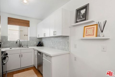 Tiny photo for 2431 3rd Street #9, Santa Monica, CA 90405 (MLS # 26633839)