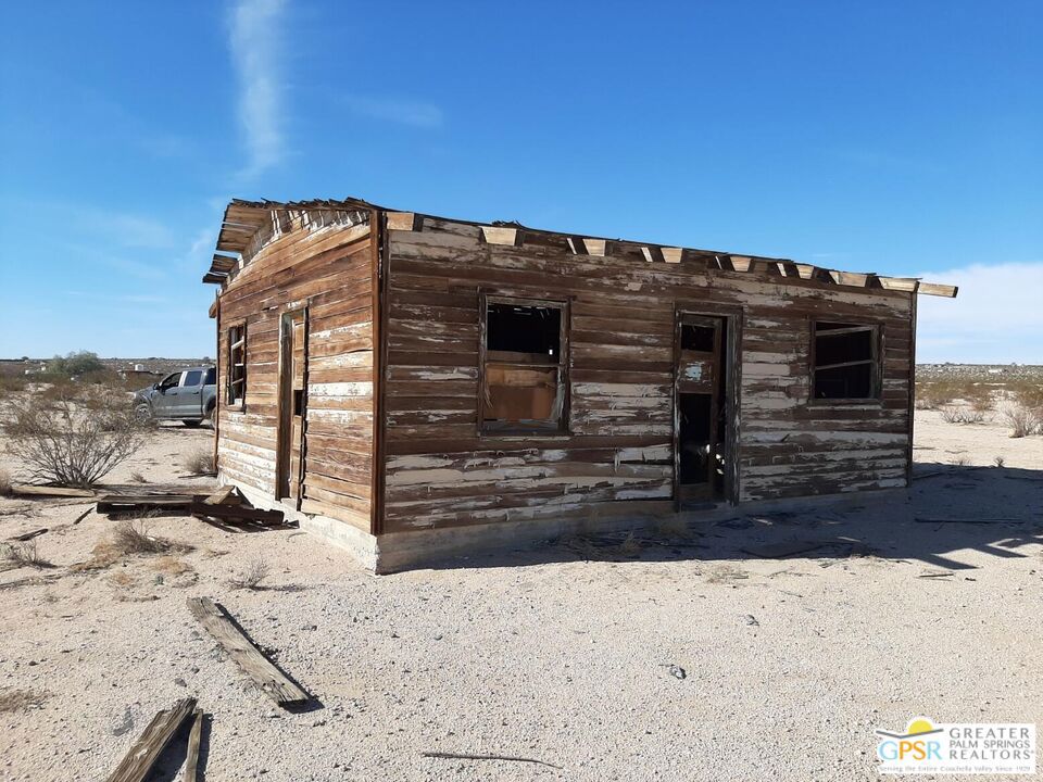 This property has everything you need to get started on creating a dream home. Not only does it have power on two sides and a fire hydrant at the corner, but also easy access to Leer Ave. The fixer cabin is ready for you to start crafting your vision into reality. With five acres of land, there are endless possibilities - whether you want to build the perfect outdoor oasis or create an expansive garden space. Whatever dreams and passions you have, this property can help bring them alive! Don't miss out on this incredible opportunity and seize the chance for an amazing lifestyle today!