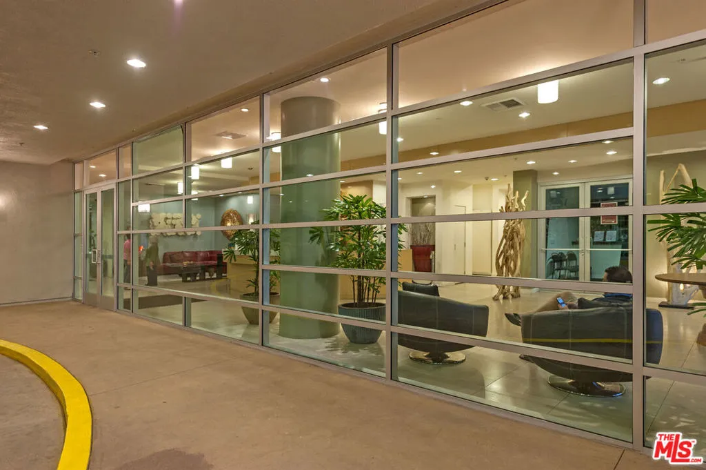 Los Angeles, California 90012, United States, 2 Bedrooms Bedrooms, ,2 BathroomsBathrooms,Residential,Active,188589